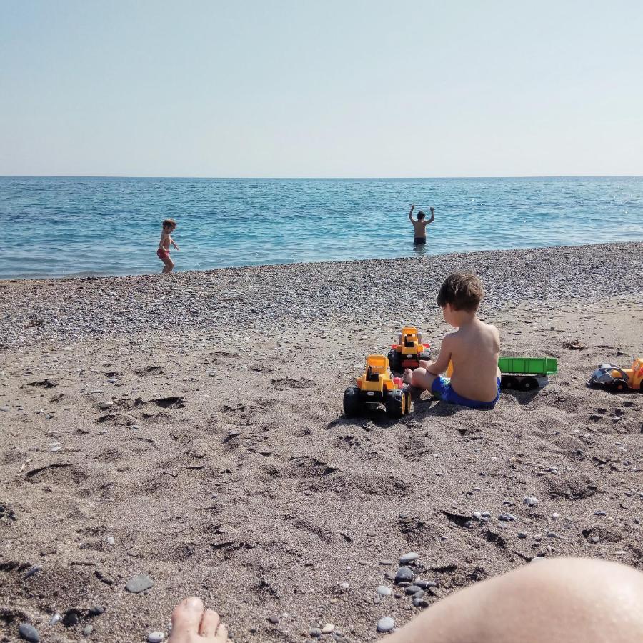Zea Waves Apartments Kasztrí Kültér fotó