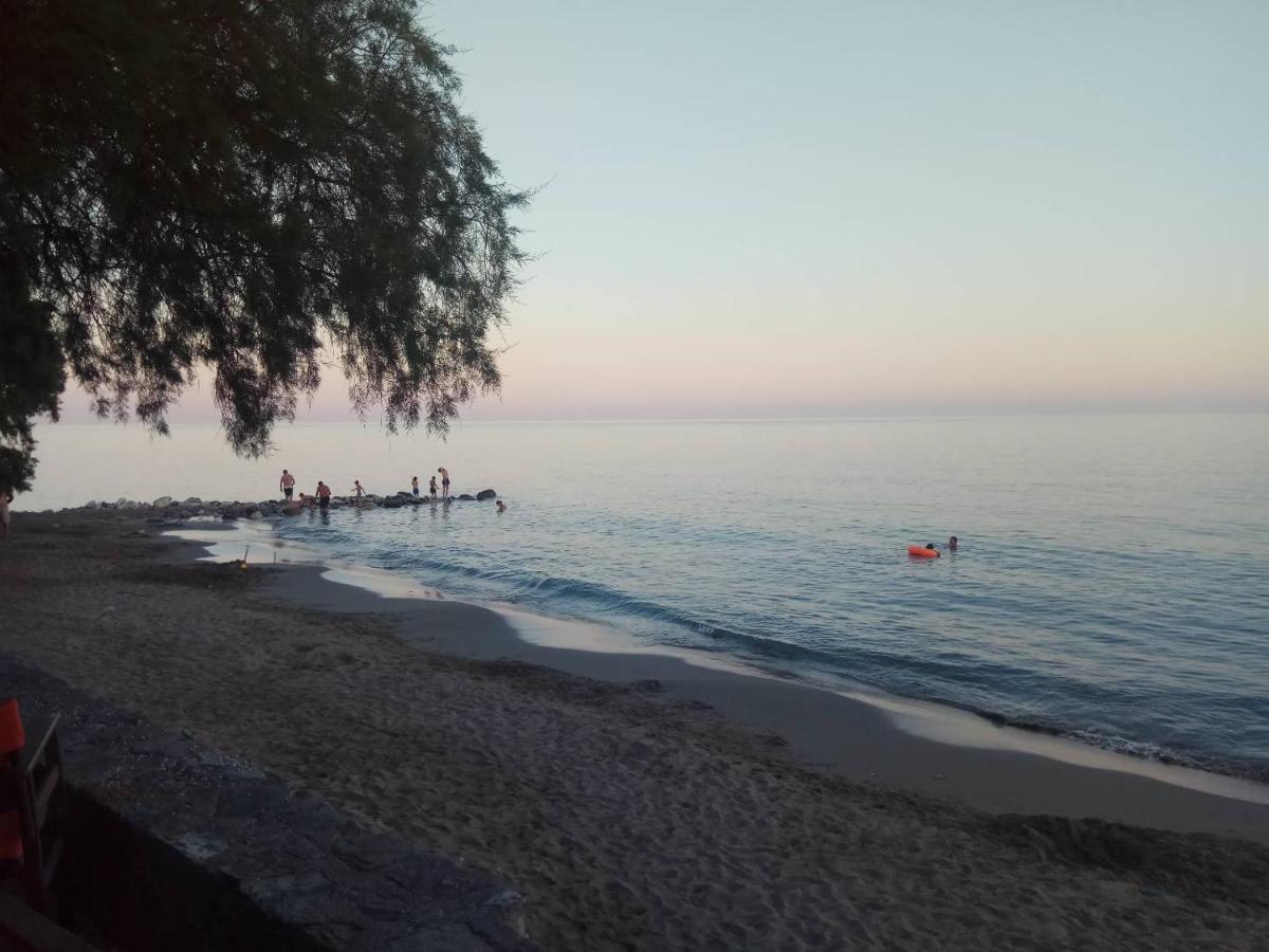 Zea Waves Apartments Kasztrí Kültér fotó
